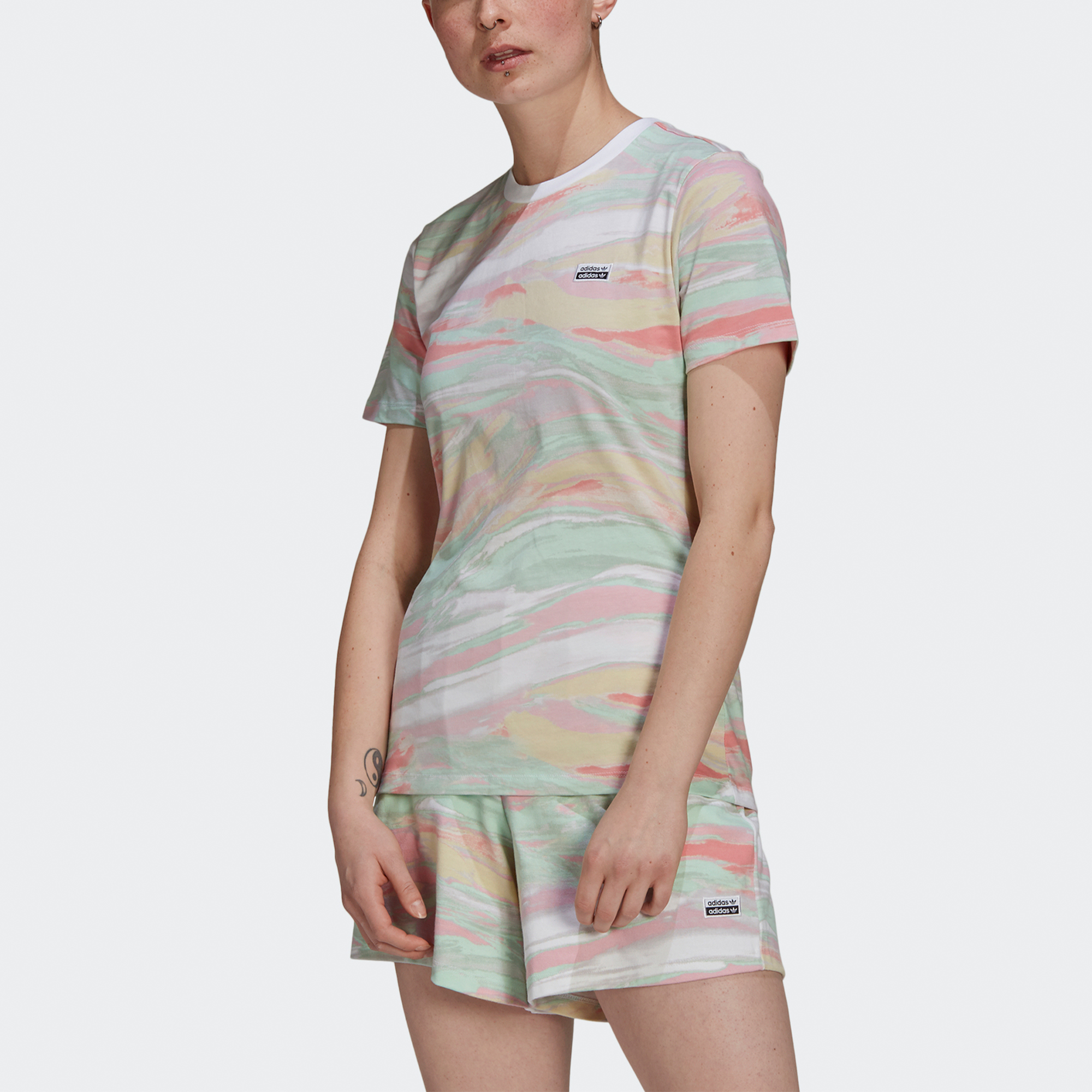 Женская футболка adidas originals (разноцветная) — фото 2