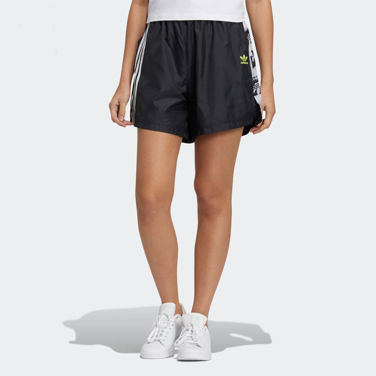 Женские шорты adidas Trefoil Shorts (черные) — фото 3