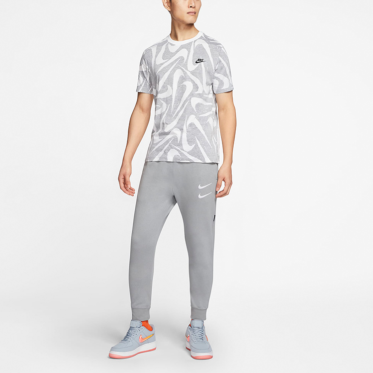 Мужская футболка Nike Sportswear (серая с принтом) — фото 3