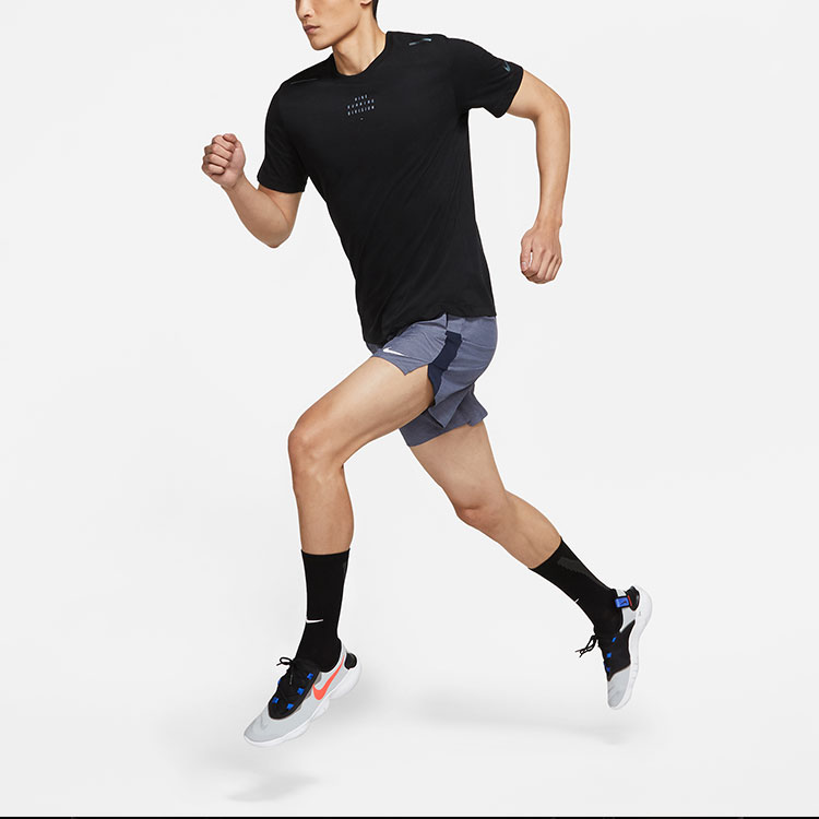 Мужская футболка Nike Sportswear (черная) — фото 3