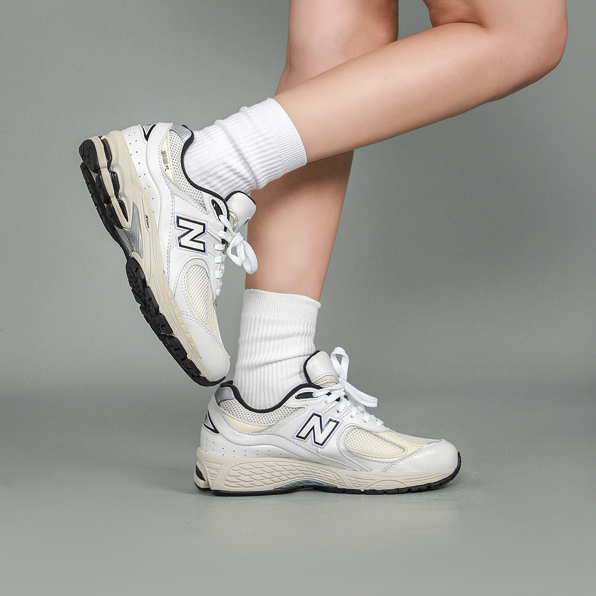 Кроссовки New Balance 2002R (белые) — Белый — фото 11