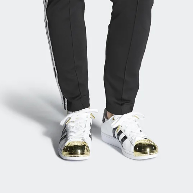 Женские кеды adidas originals Superstar Metal Toe (черно-белые с золотым) — фото 7
