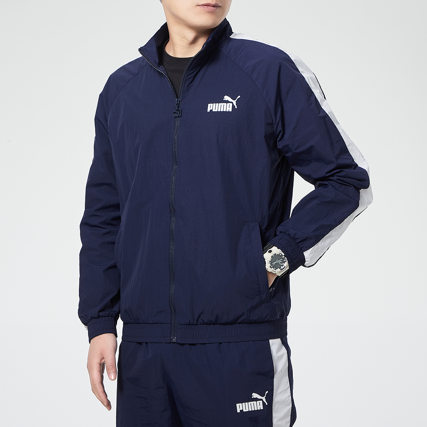 Мужская куртка PUMA Logo Jacket (черная) — фото 3