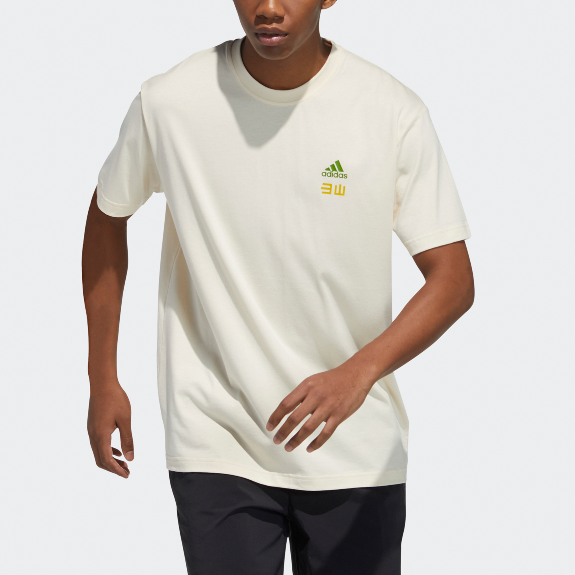 Футболка adidas Iseem Gfx Tee T (молочный) — фото 4