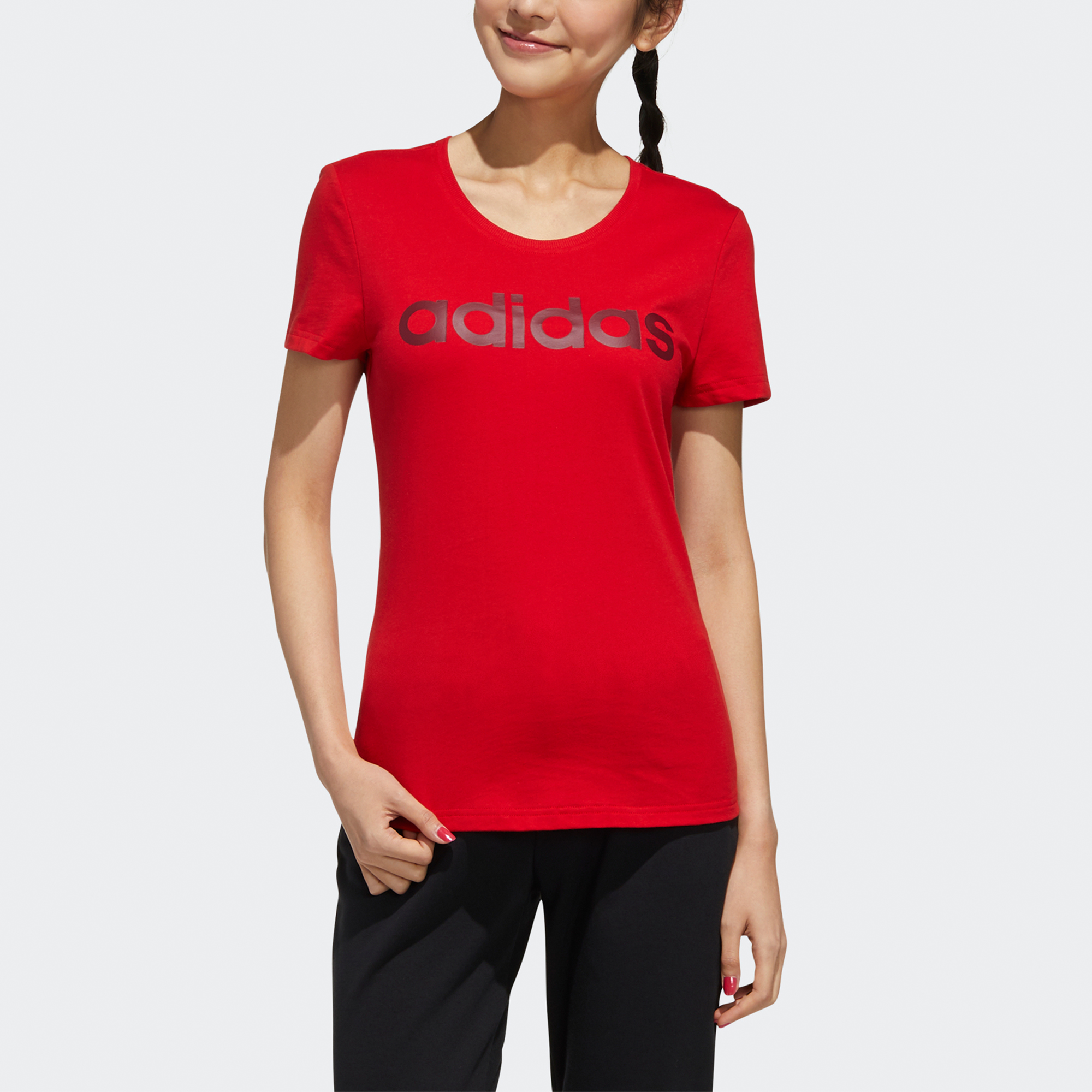 Женская футболка adidas neo Essentials (красная) — фото 3