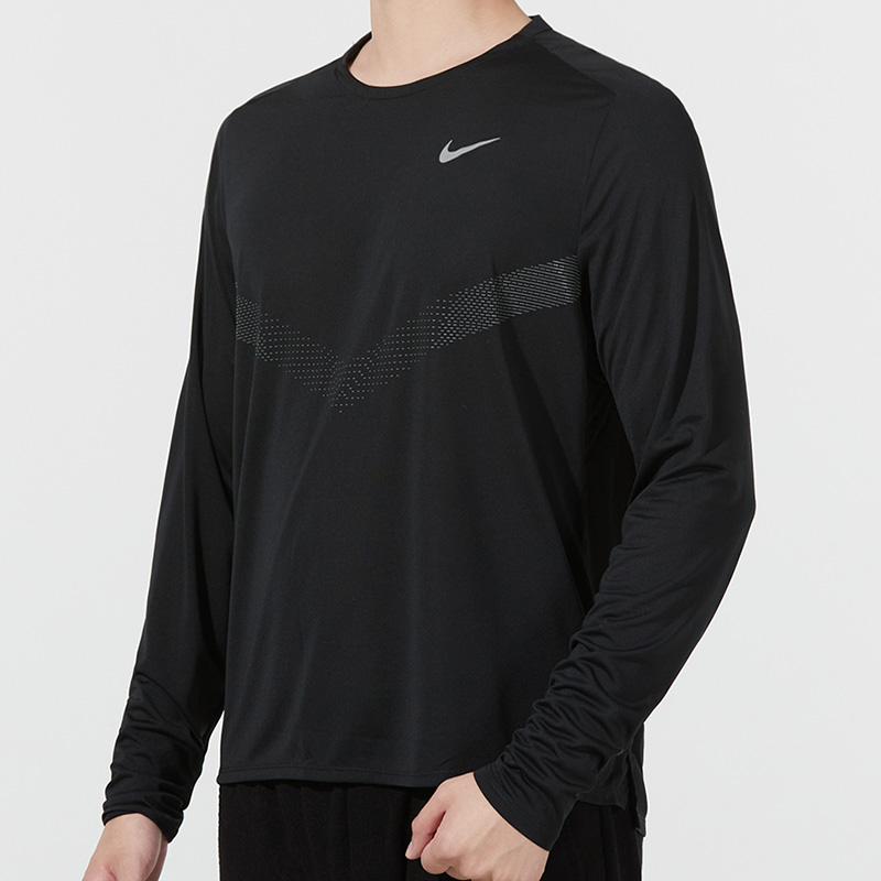 Nike Running T Shirts Men’s Black Crew Neck Moderate Straight Fit