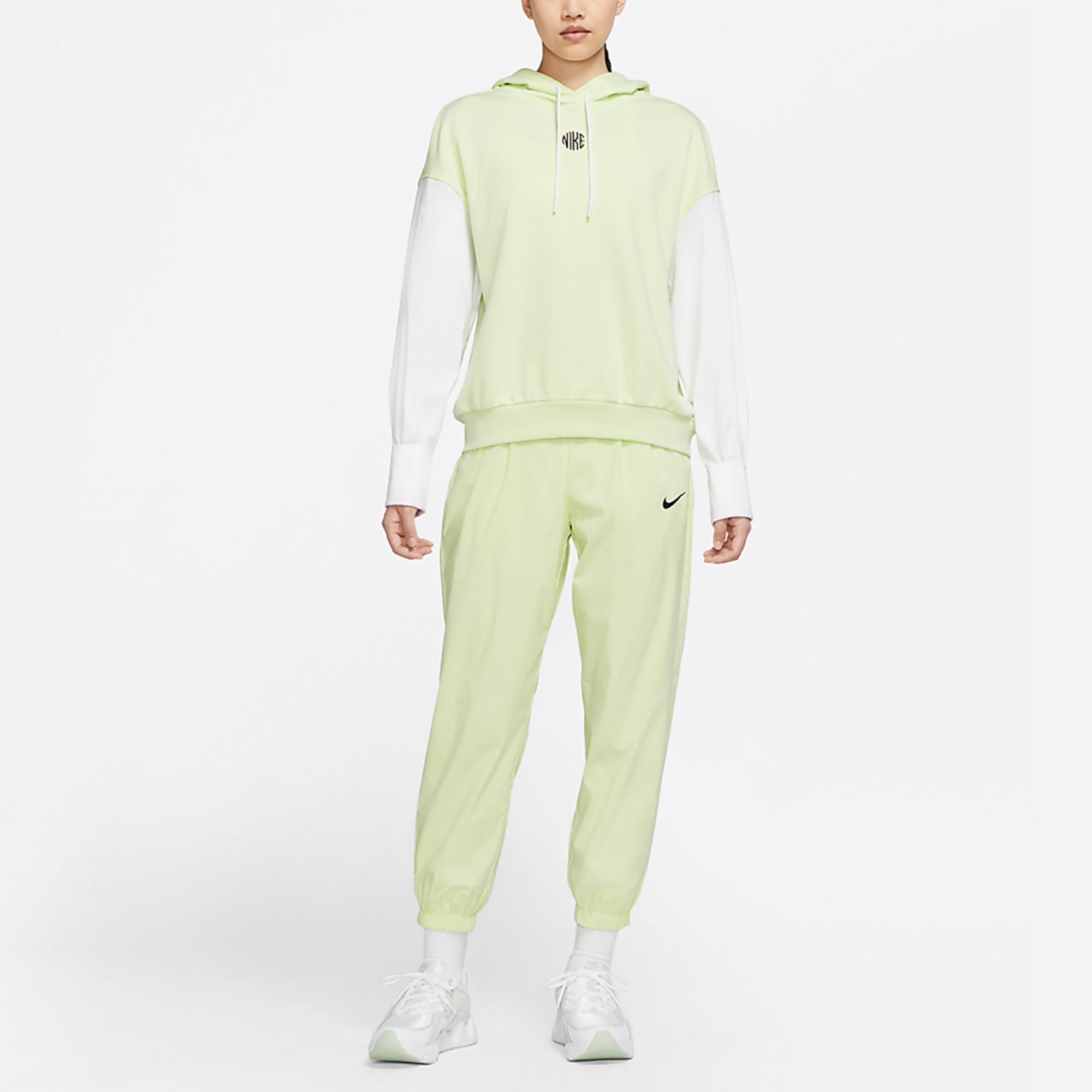 Nike Sportswear Icon Clash Logo