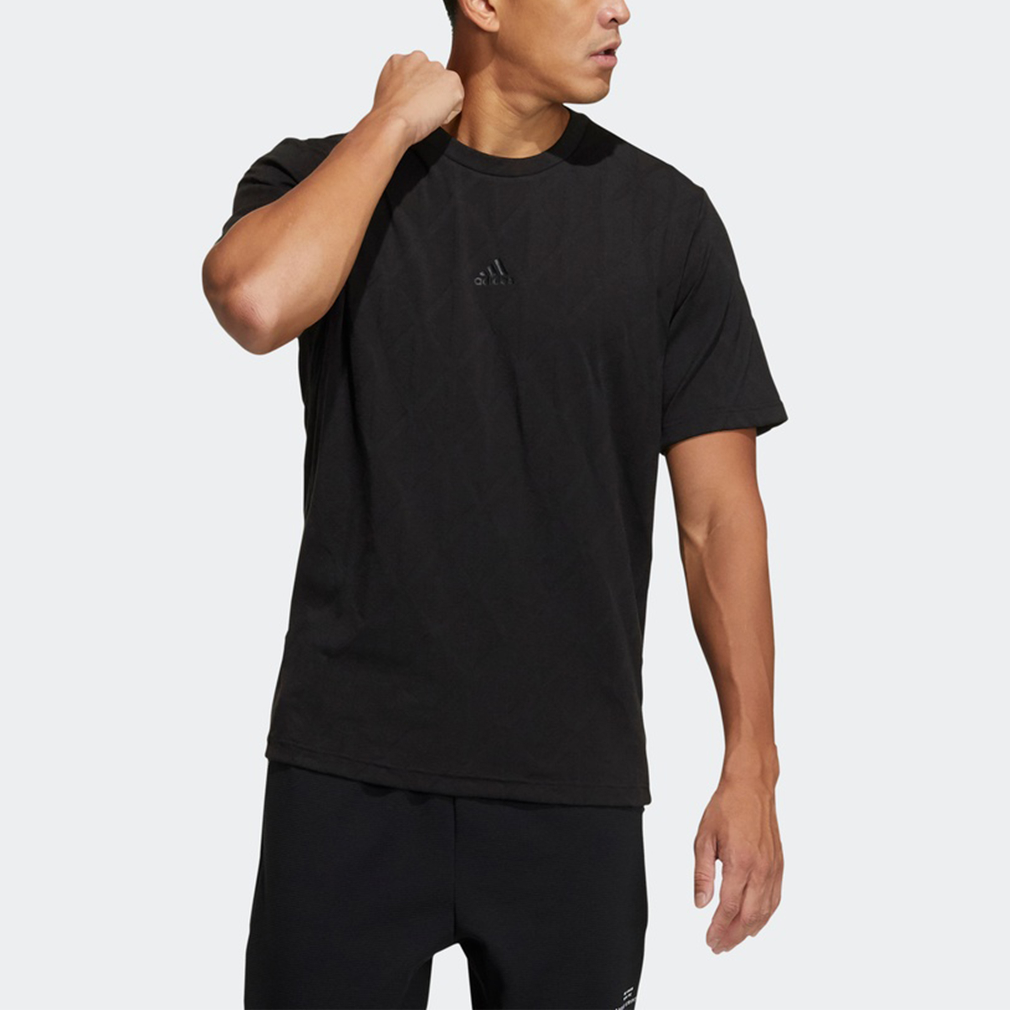 Мужская футболка adidas Techjaq Tee (черная) — фото 2