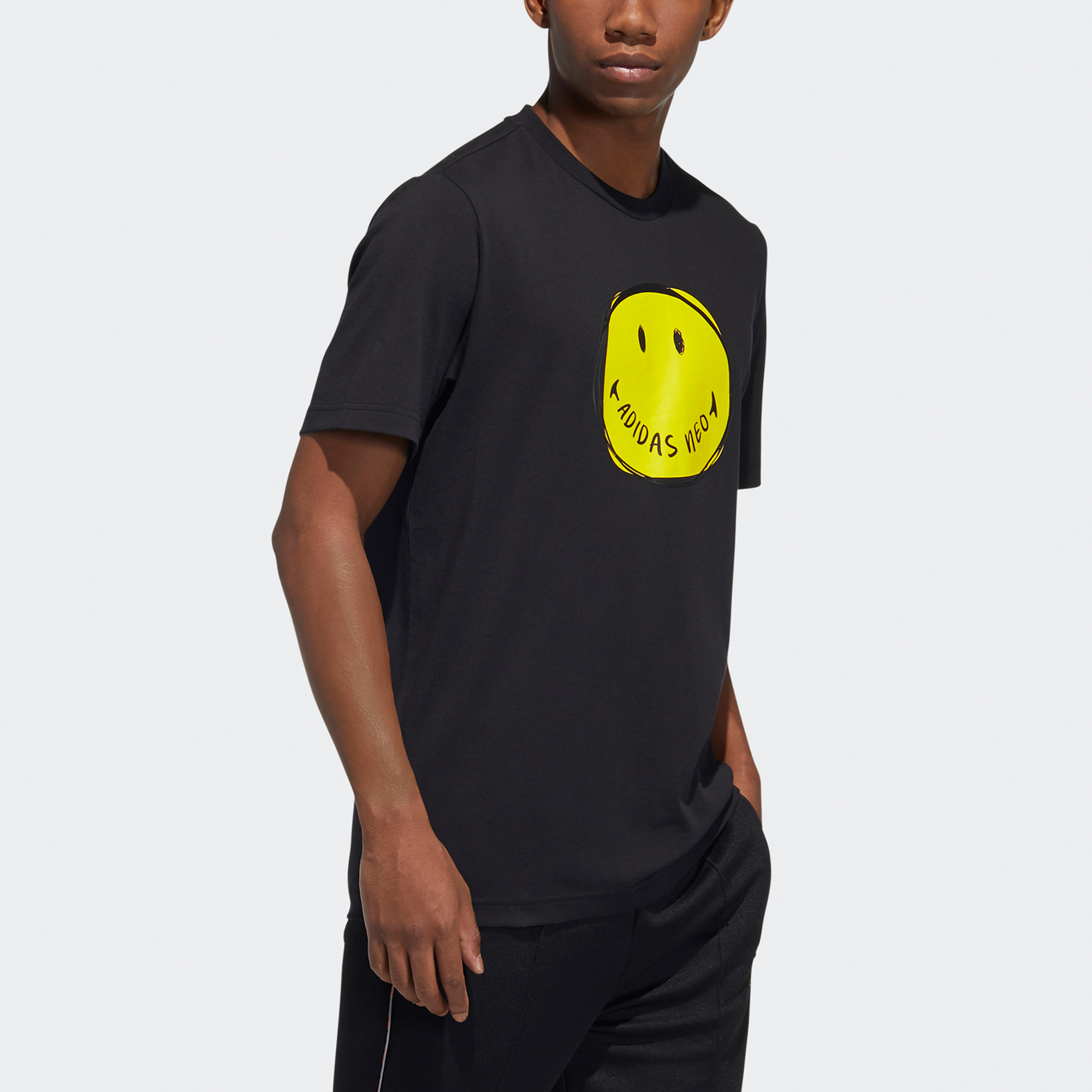 Мужская футболка adidas neo M Smly Tee 1 (черная) — фото 4
