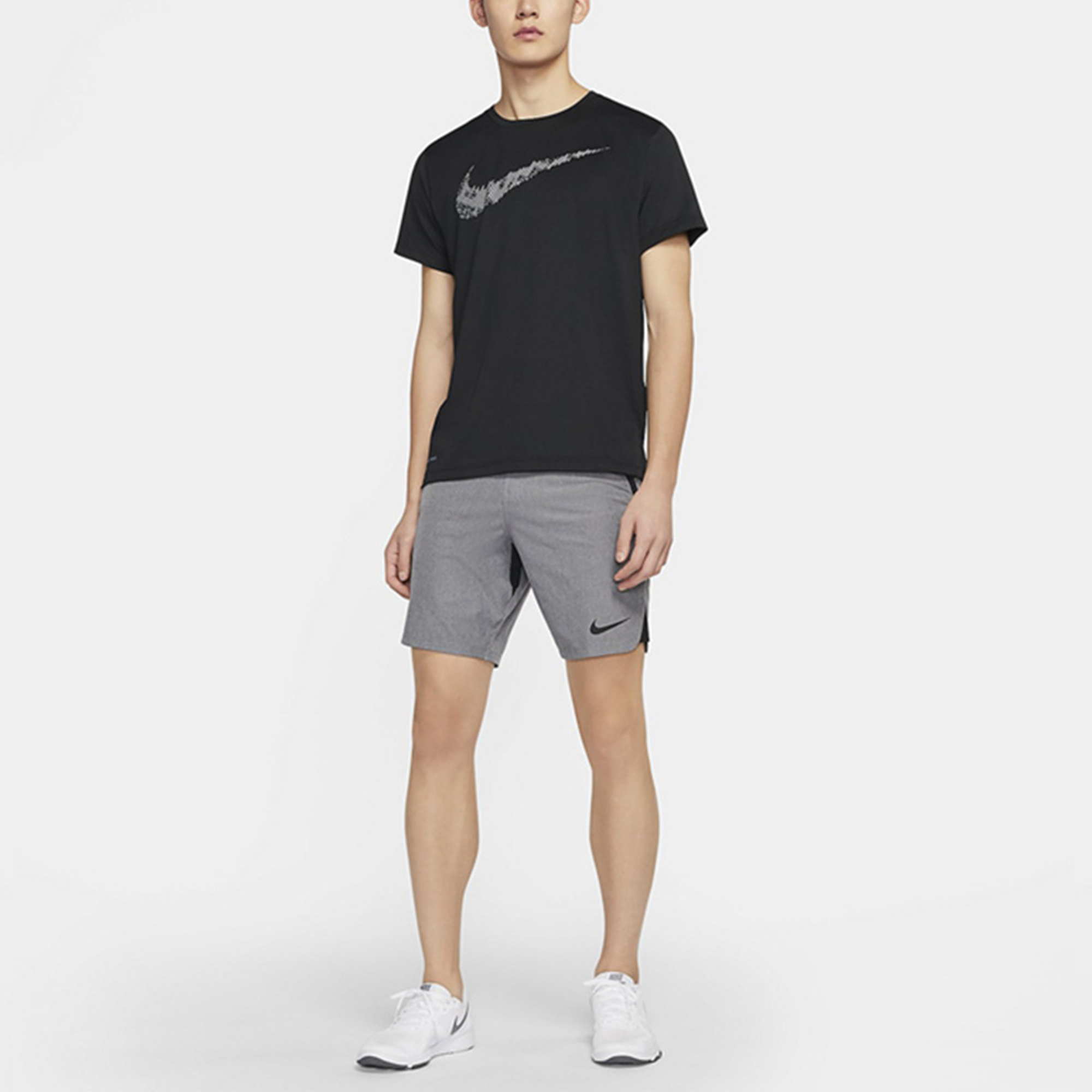 Мужская футболка Nike Training T-Shirt (черная) — фото 3
