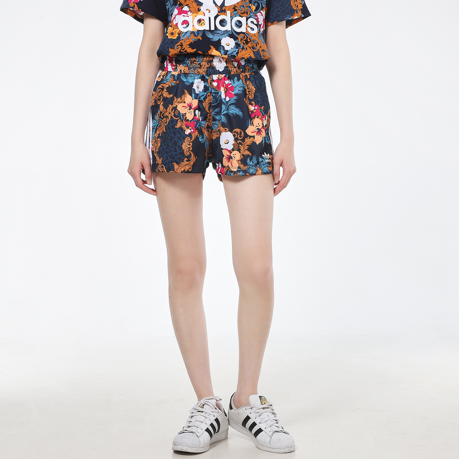 Женские шорты adidas originals Short (разноцветные) — фото 3