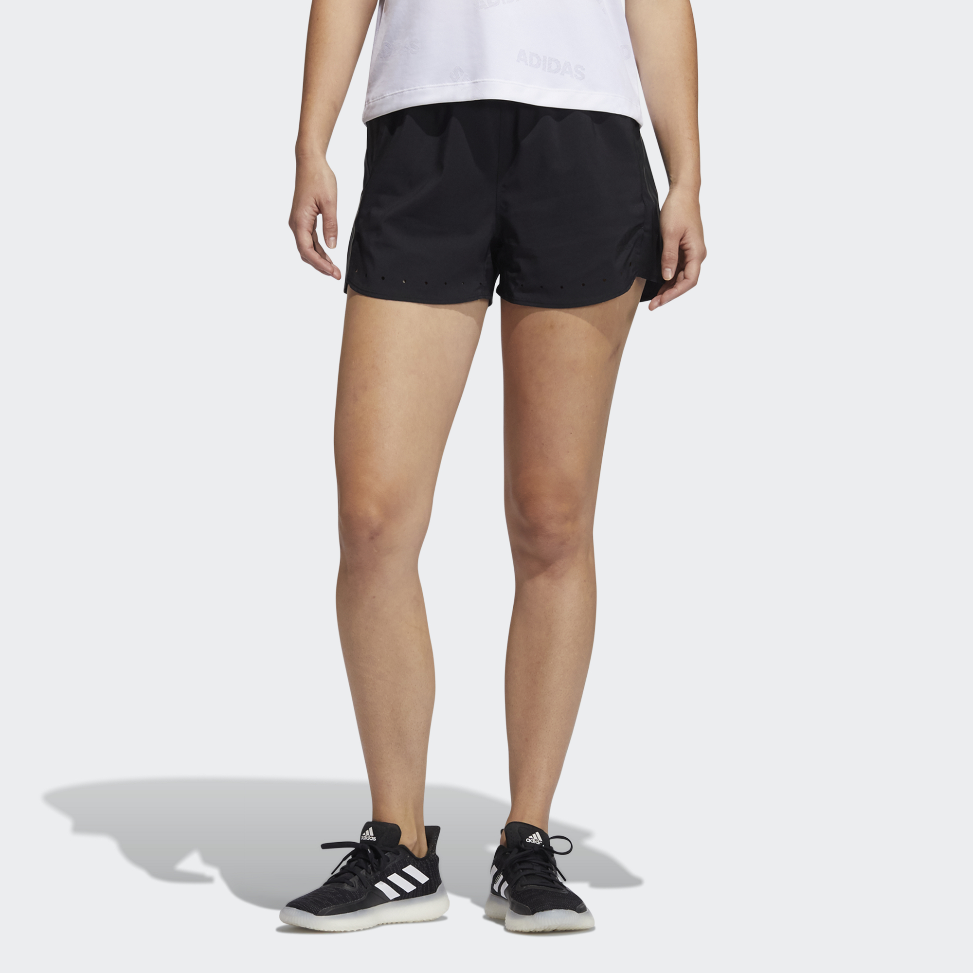 Женские шорты adidas Elev Wvn Pacer (черные) — фото 2