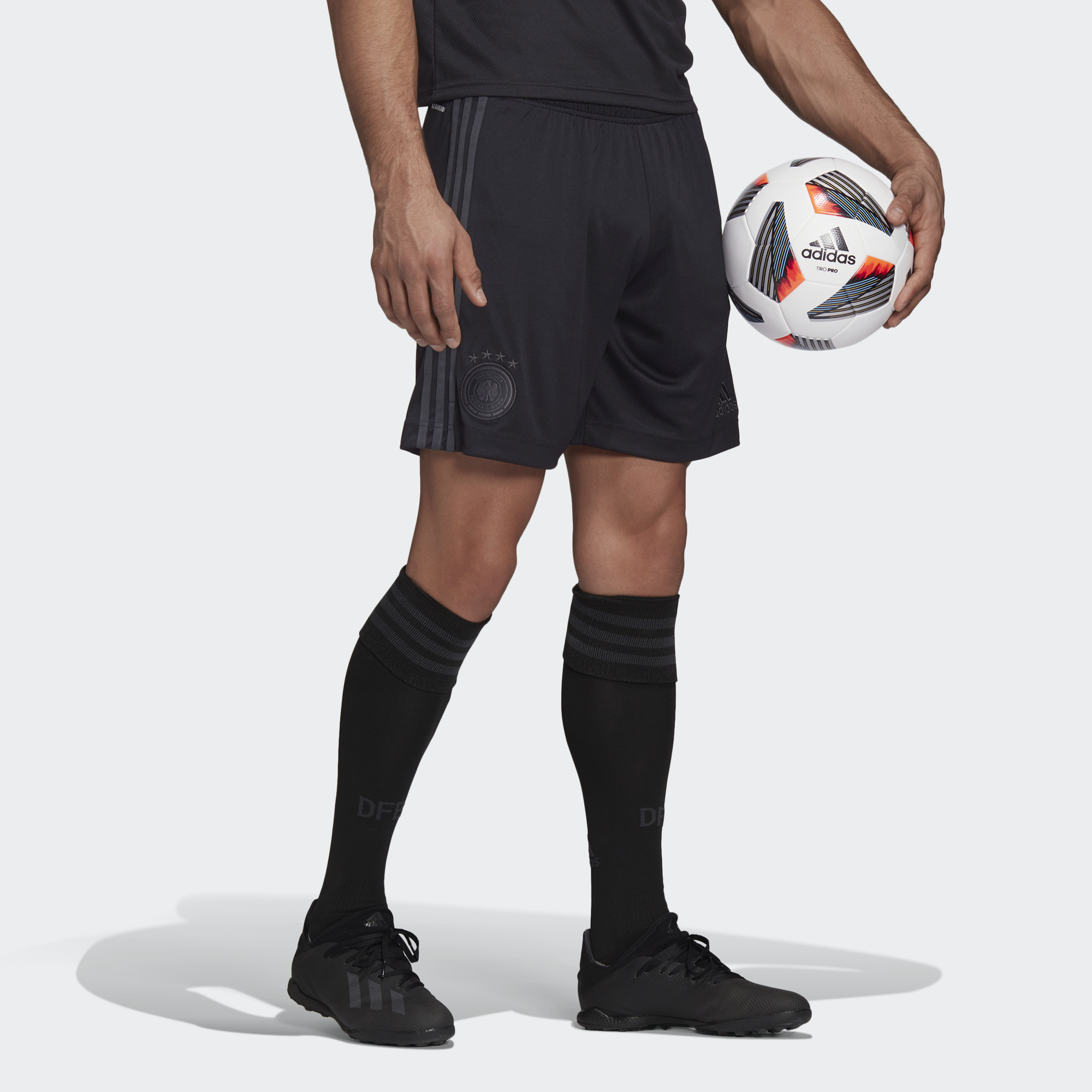 Мужские штаны adidas Dfb a Sho (черный) — фото 5
