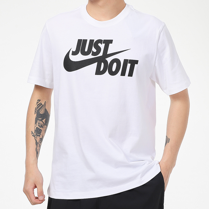 Nike Casual Sportswear Men’s Crew Neck Moderate