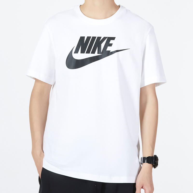 Nike Casual Sportswear Men’s Crew Neck Moderate
