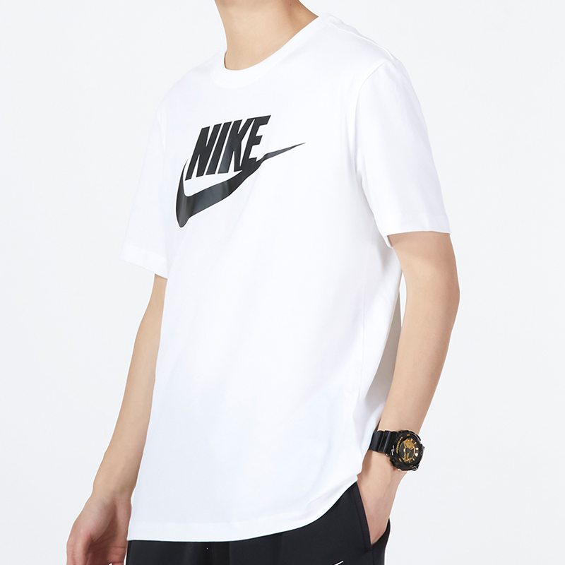 Nike Casual Sportswear Men’s Crew Neck Moderate