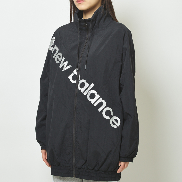 Женская куртка New Balance logo (черная) — фото 3