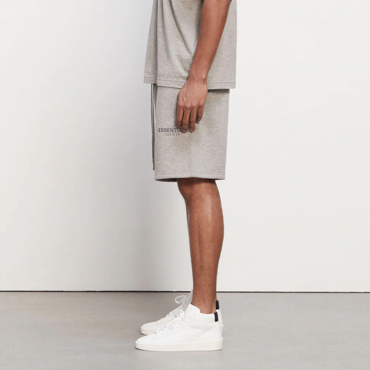 Шорты Fear of God Essentials FW20 Sweat Shorts Heather Oat Logo (глубокий овсяный) — фото 4