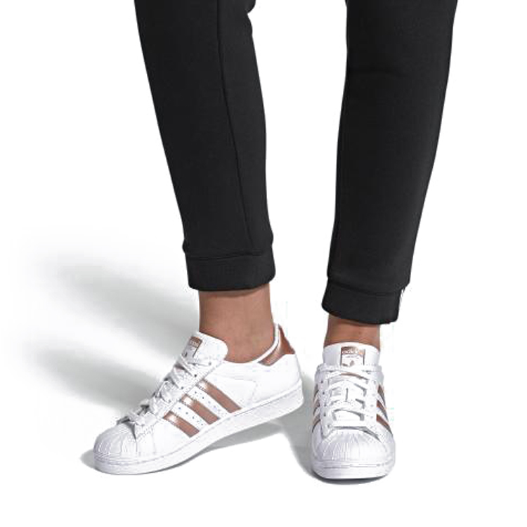 Женские кеды adidas originals (бронзово-белые) — фото 5