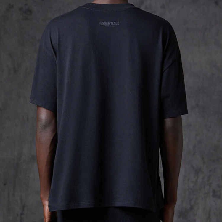 Футболка Fear of God Essentials (черная) — фото 4
