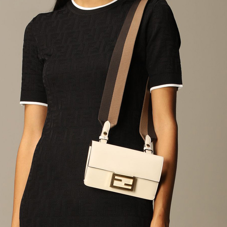 Женская сумка Fendi Baguette (белая) — фото 4