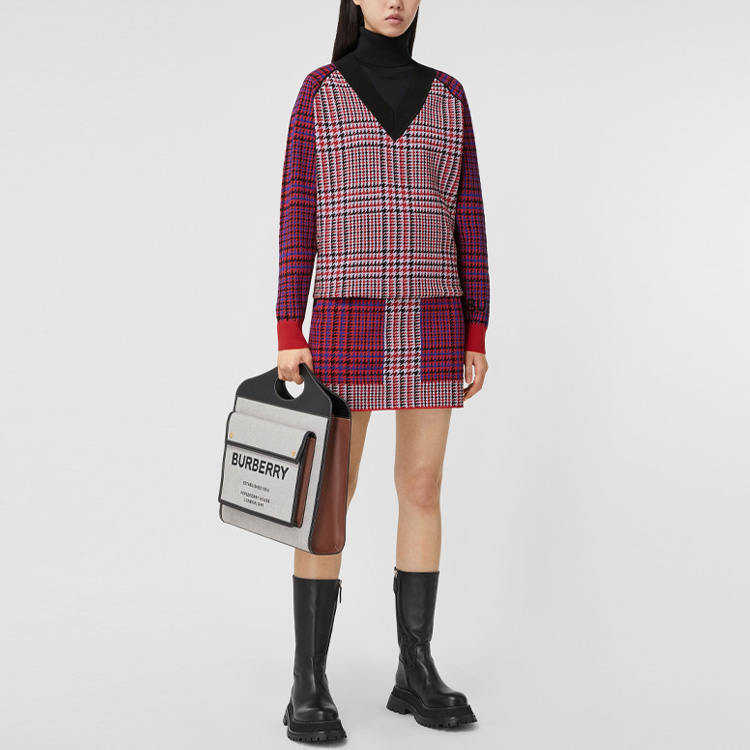 Женская футболка Burberry (красная) — фото 3