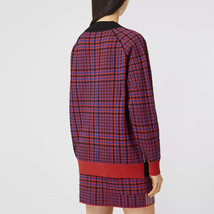 Женская футболка Burberry (красная) — фото 4