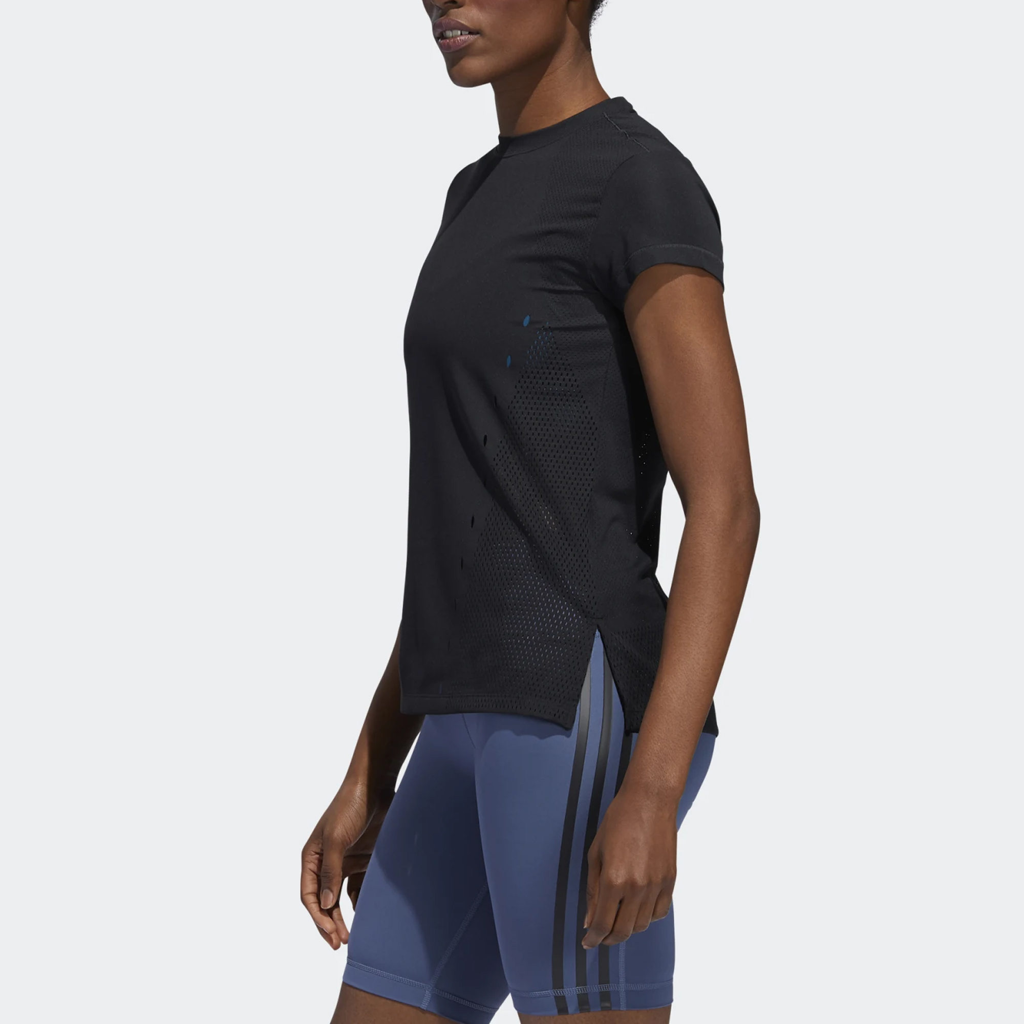 Женская футболка adidas Engineered Tee (черная) — фото 5