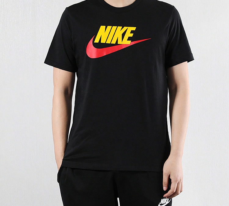 Футболка Nike Sportswear (черная) — фото 3