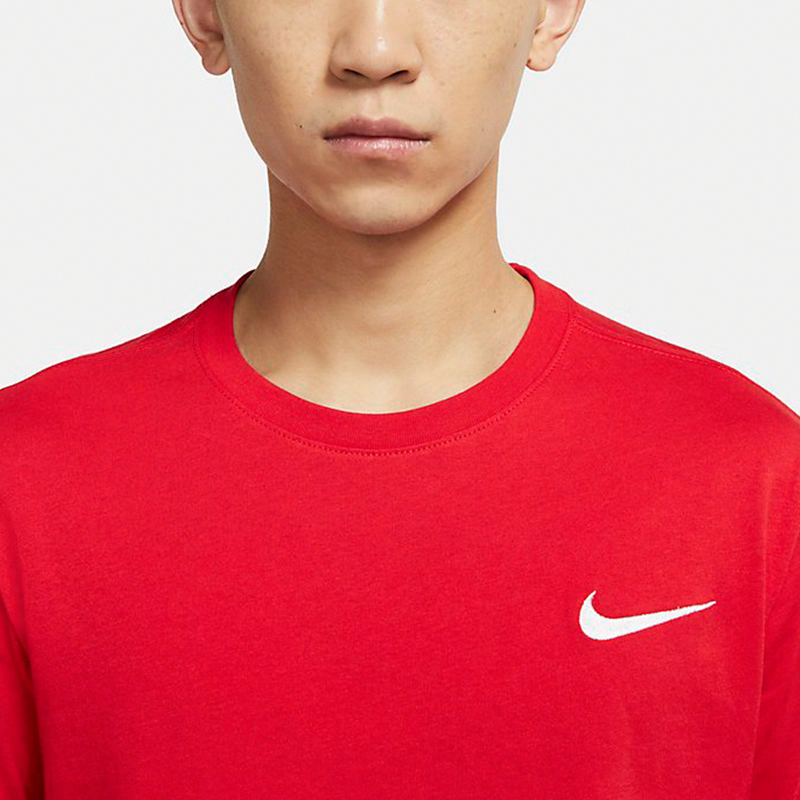 Мужская футболка Nike Sportswear Swoosh (красная) — фото 4