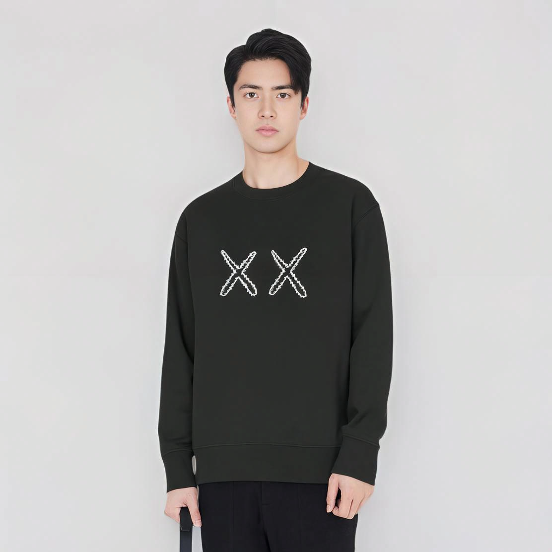 Худи UNIQLO x KAWS (черное) — фото 3