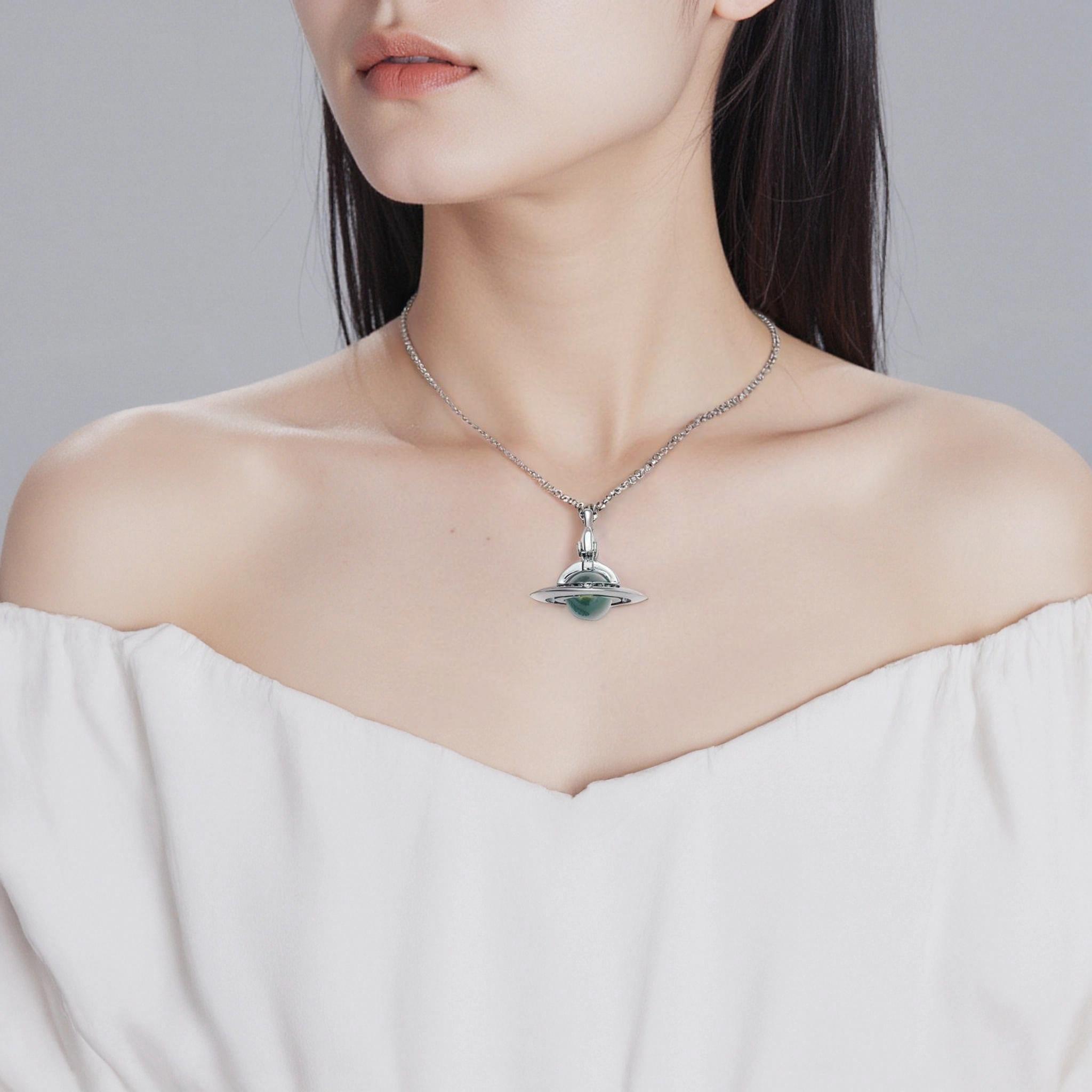 Vivienne Westwood New Tiny Orb Necklace 63020224-02P181-CN