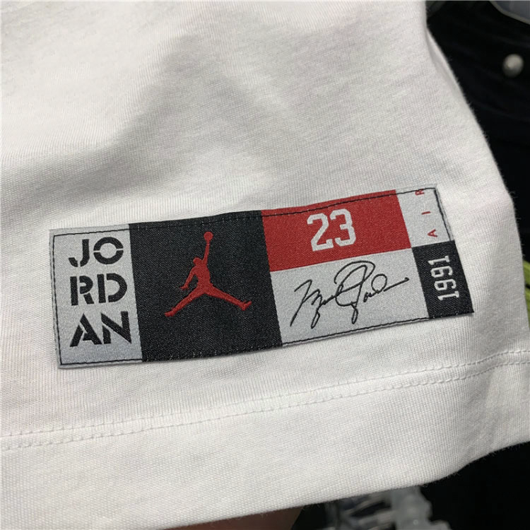 Мужская футболка Jordan Contrast Logo (белая) — фото 4