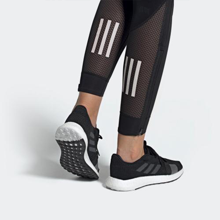 Кроссовки adidas Senseboost Go (черно-белые) — фото 7
