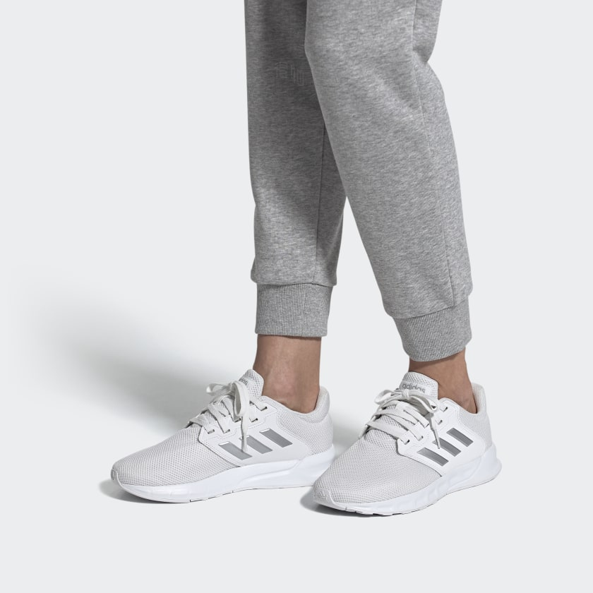 Женские кроссовки adidas Showtheway (бело-серые) — фото 6