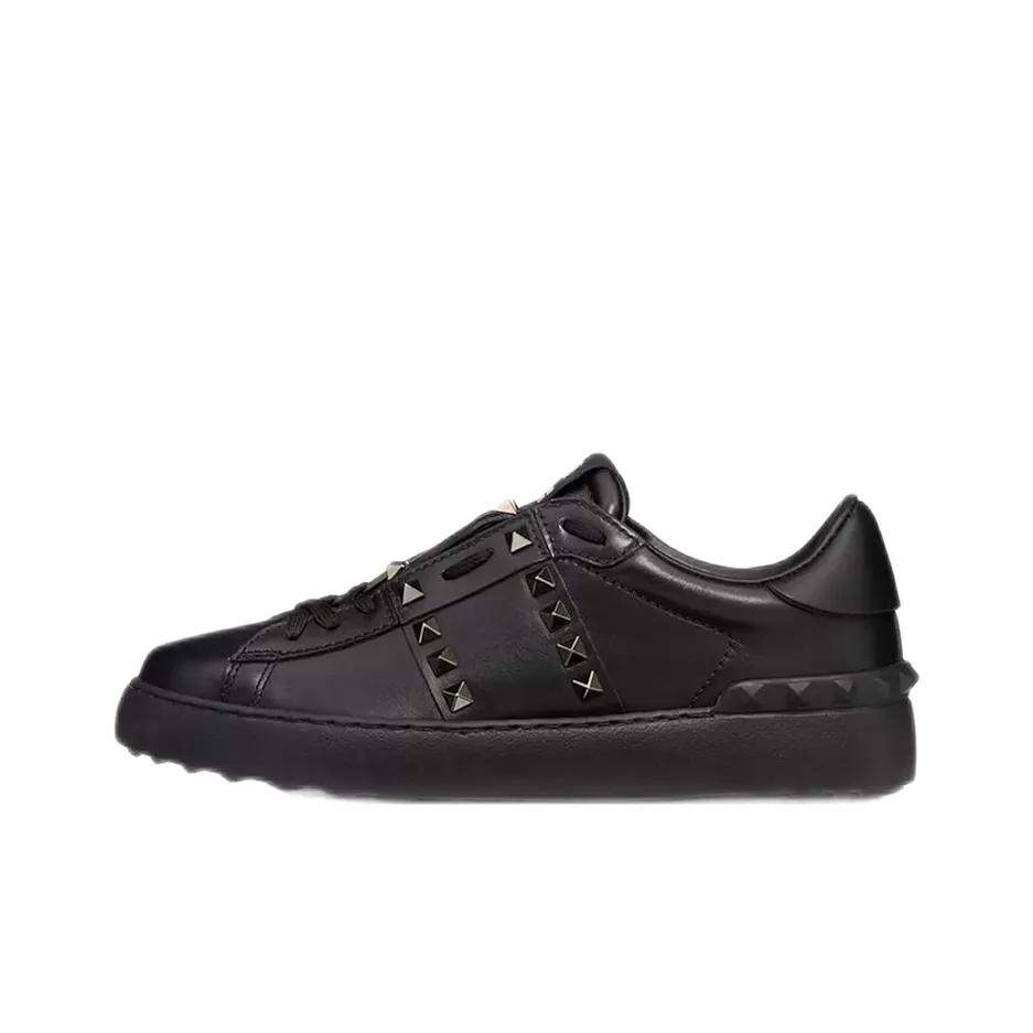 Valentino ROCKSTUD Low Top Stylish Skateboarding Shoes Women's Black