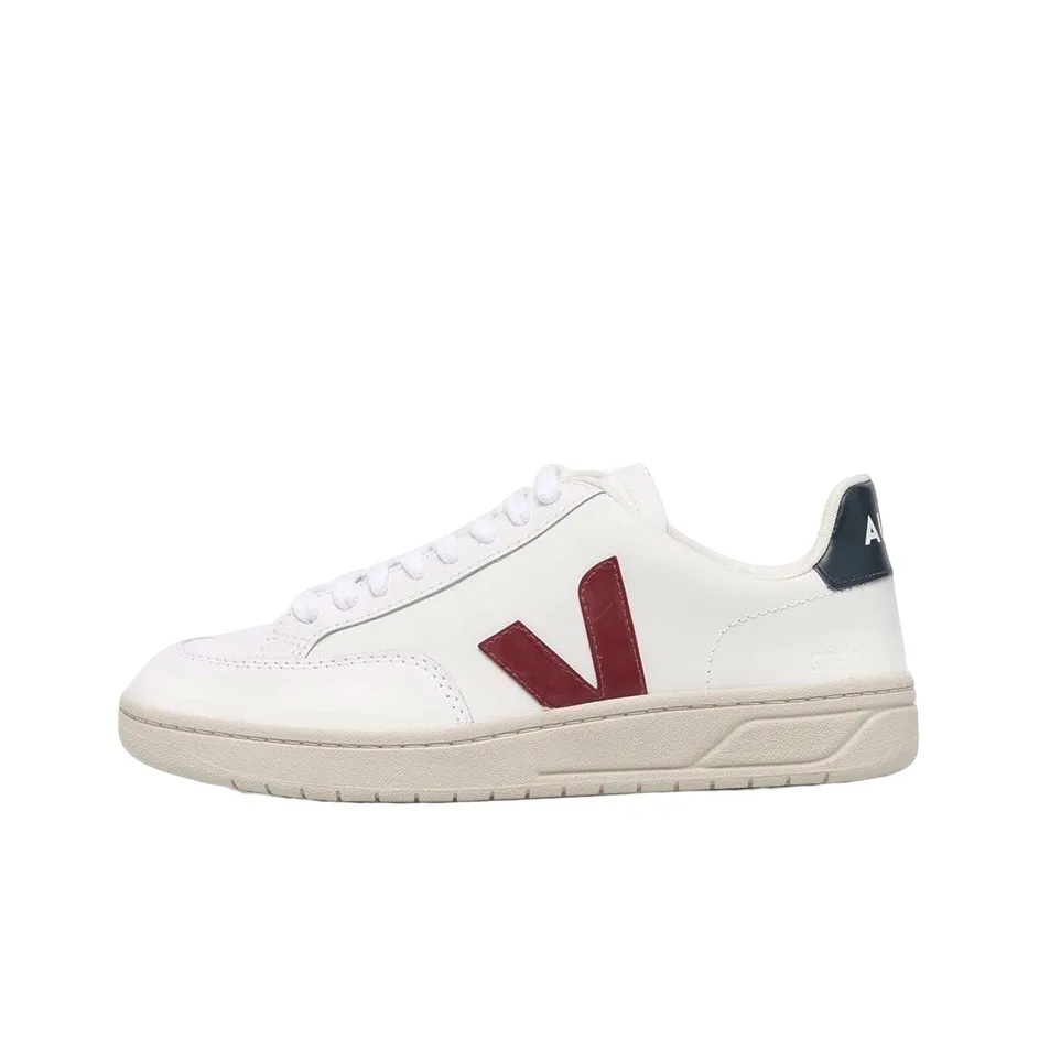 VEJA V 12 Leather 'White Marsala Nautico'