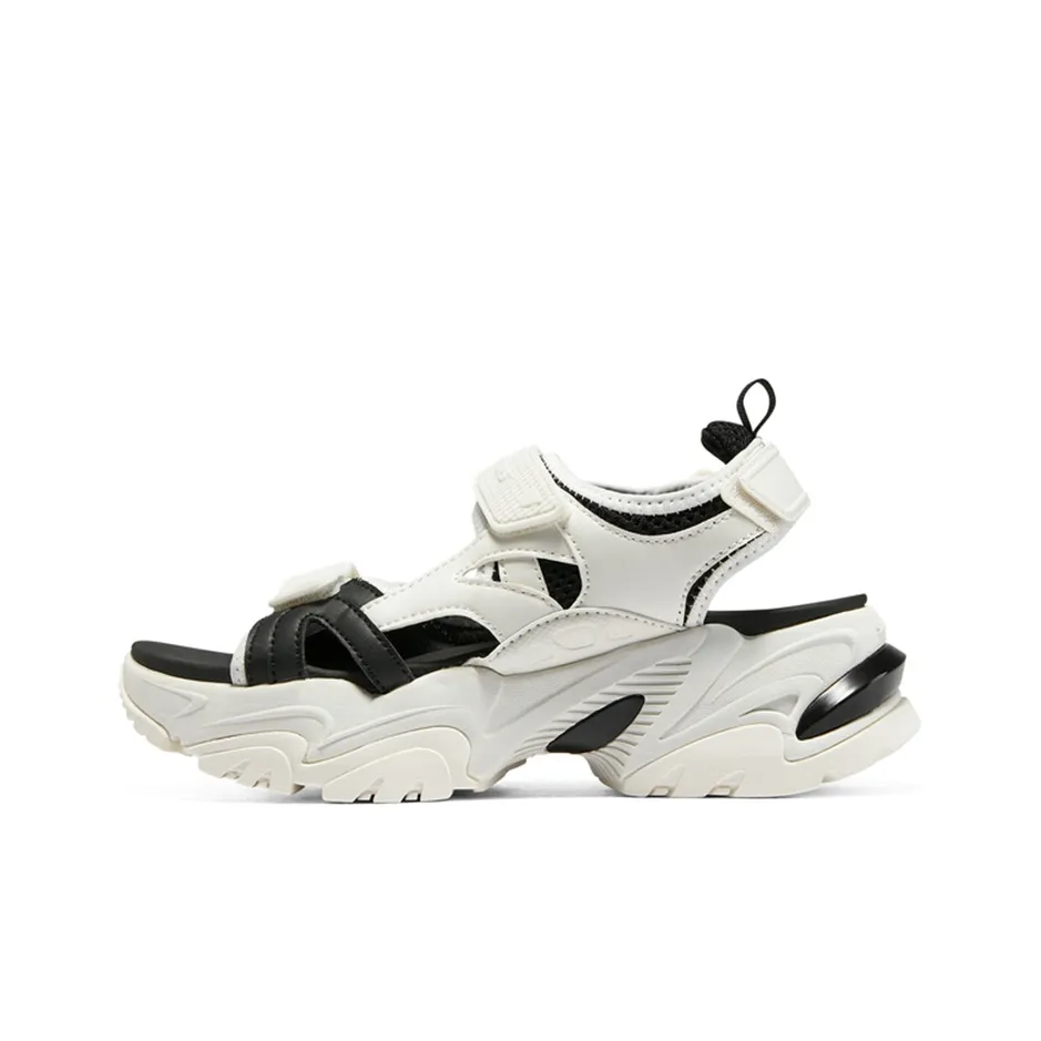 Skechers Stamina V2 Little Milk Bear Sandals Женские Белые Черные