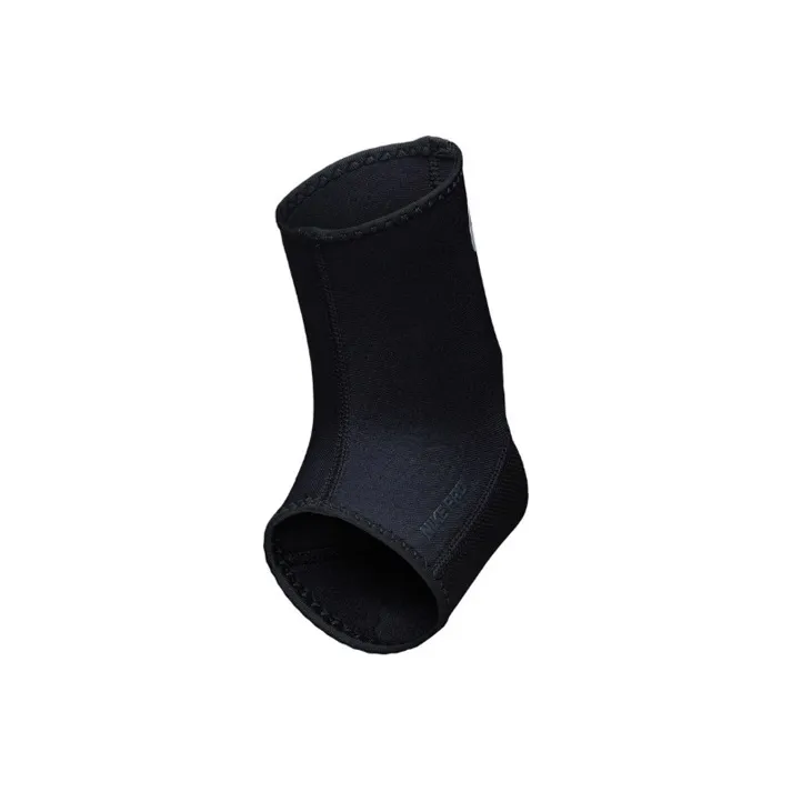 Nike Нейлон Полиэстер Термопластичная резина Силикон Наручные повязки Унисекс Черный