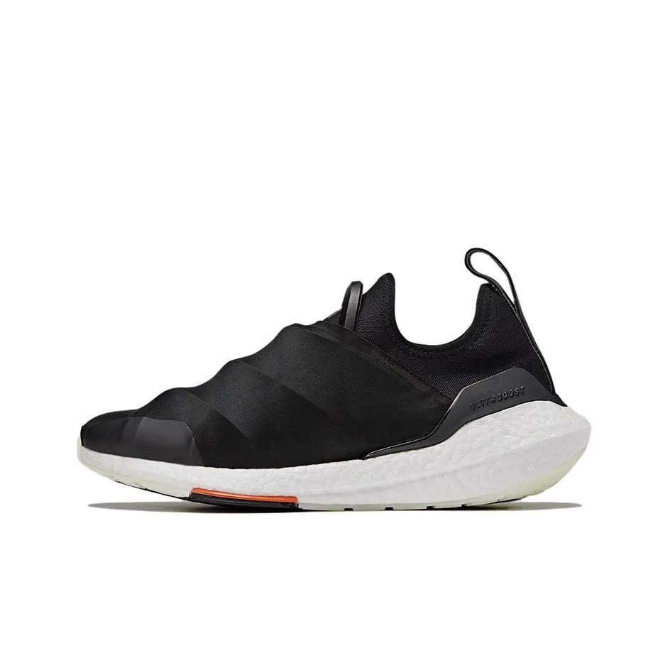 Gigis shoe choices typically veer on the casual side