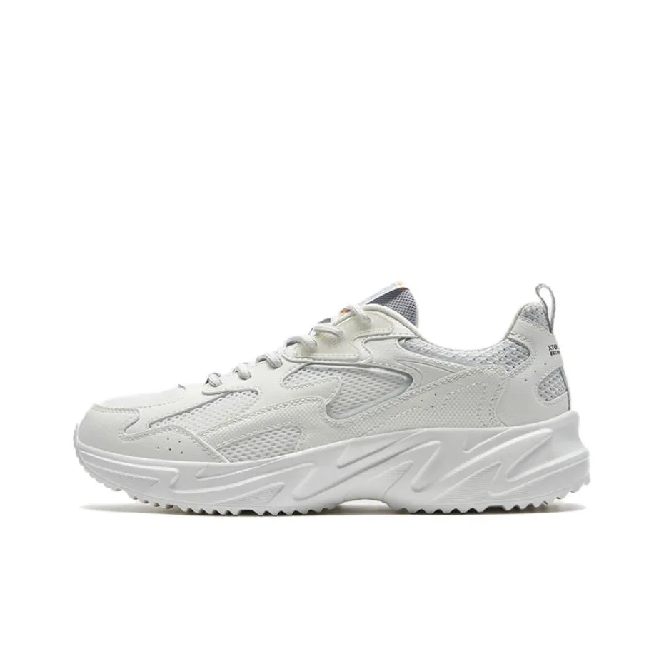 XTEP Ruyi Anti Slip Wear Resistant Low Top Sports Casual Shoes Men's Sail White