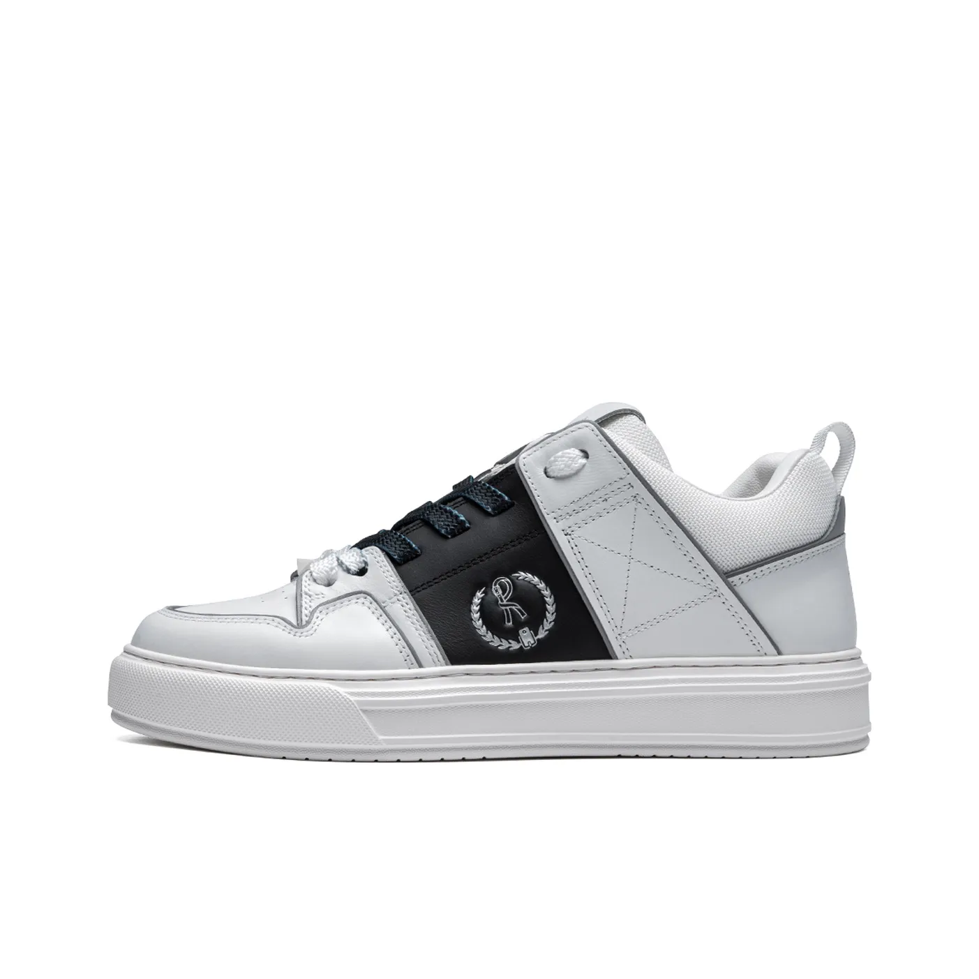 Roberta Di Camerino Коровья кожа Стильные Скейтбординги Мужской Белый черный