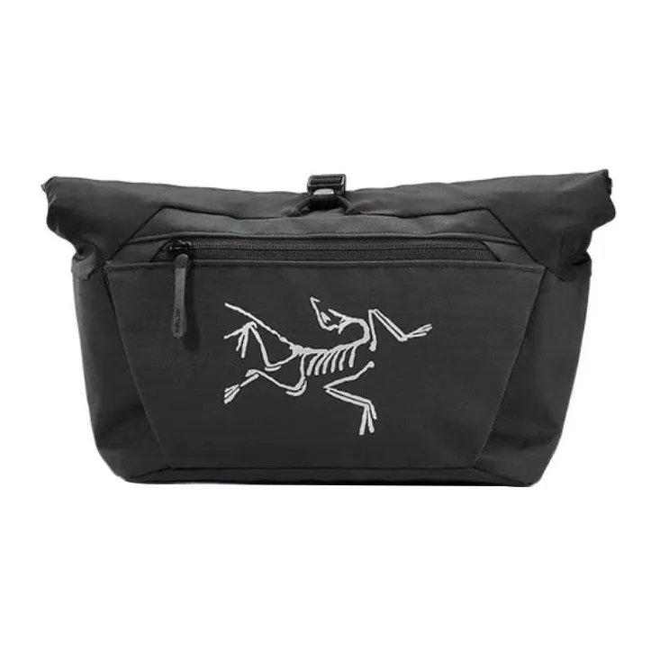 pinko logo shoulder bags