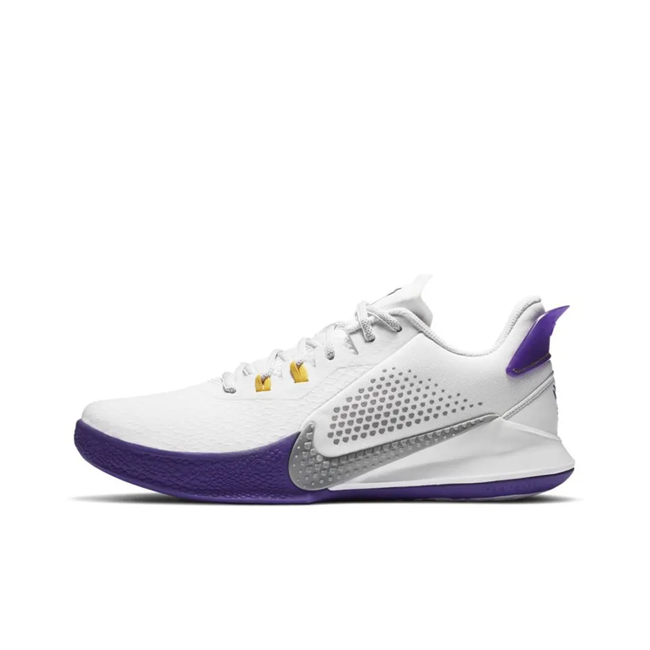 Nike Essential Stripe 3 pary białych skarpetek z czerwonym logo