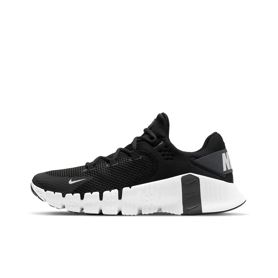 Bekijk de Nike Air Max Triax 96 in onze sneaker collectie