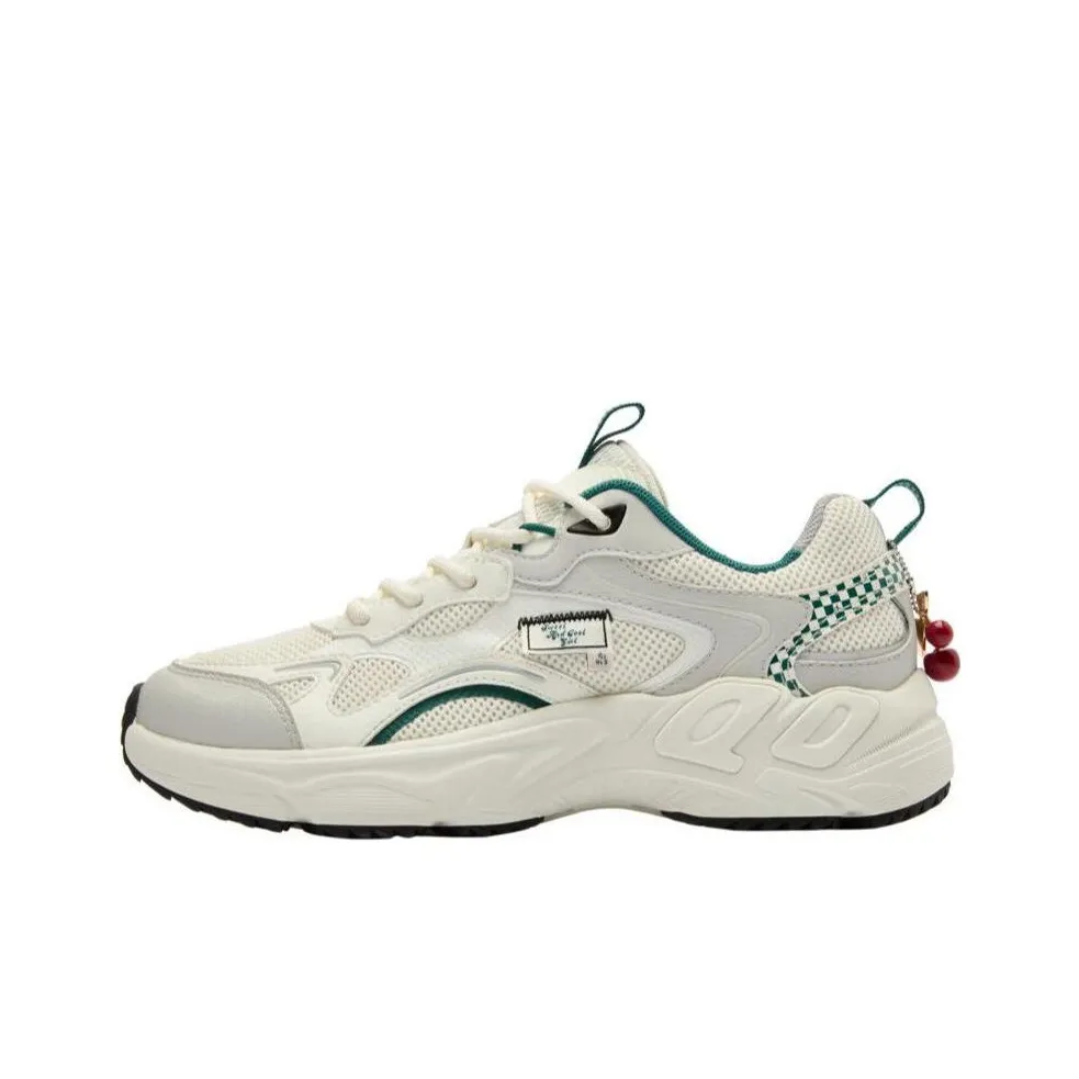 QIAODAN Cherry Shoes Lightweight Rebound Low Top Running Shoes Women's White Gray