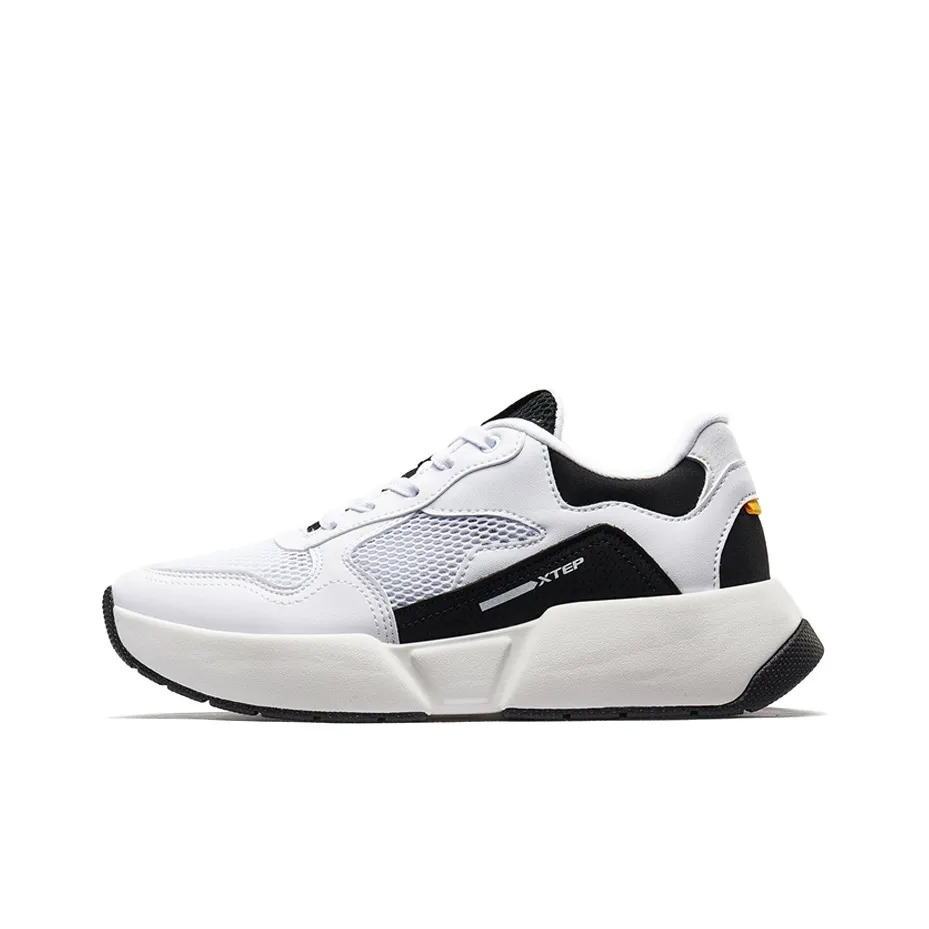 XTEP Casual Shoes Women's Low top White/Black