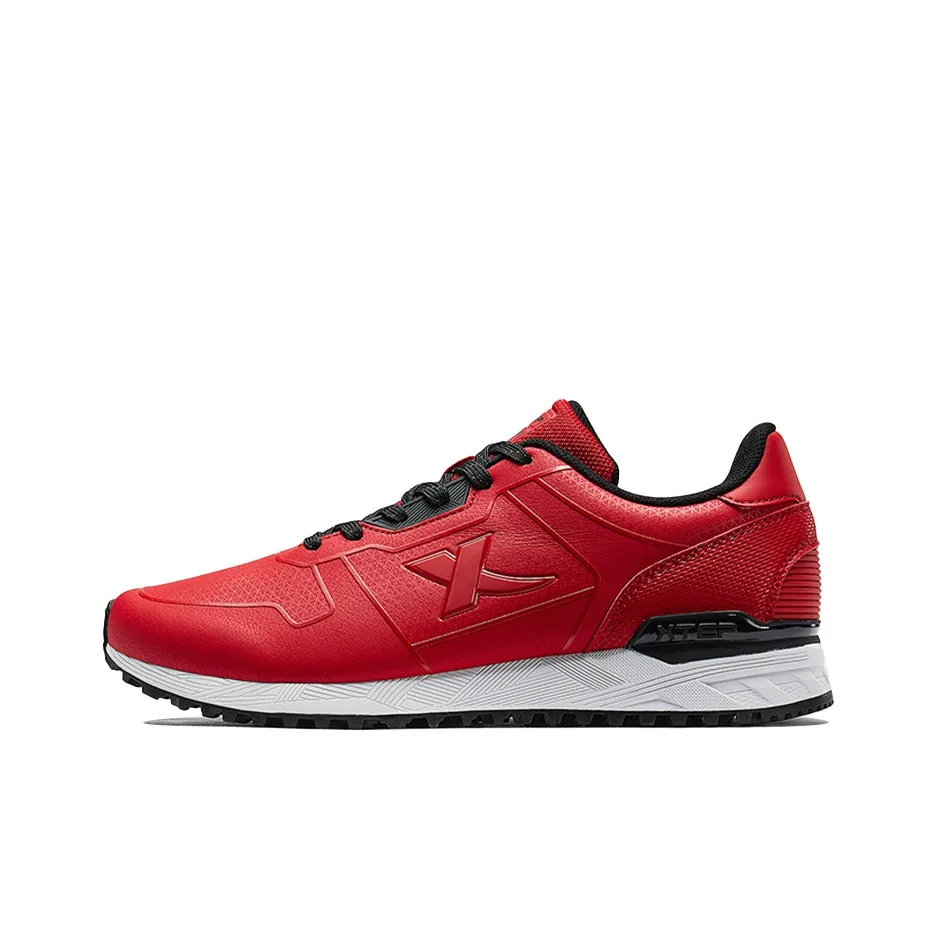 XTEP Low Top Casual Shoes Men's Red Black