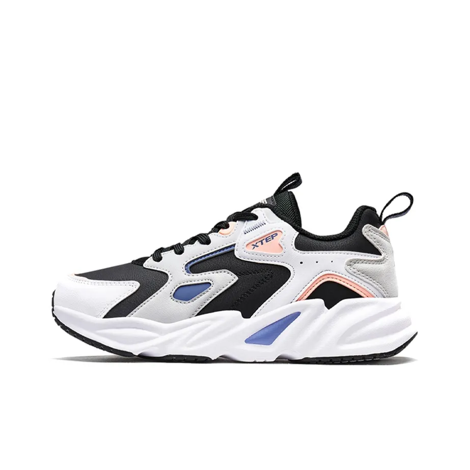 XTEP Cushioning Anti Slip And Wear Resistant Low Top Sports Casual Shoes Women's White Black