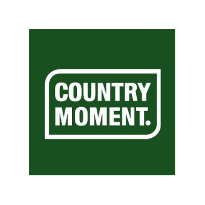 COUNTRY MOMENT